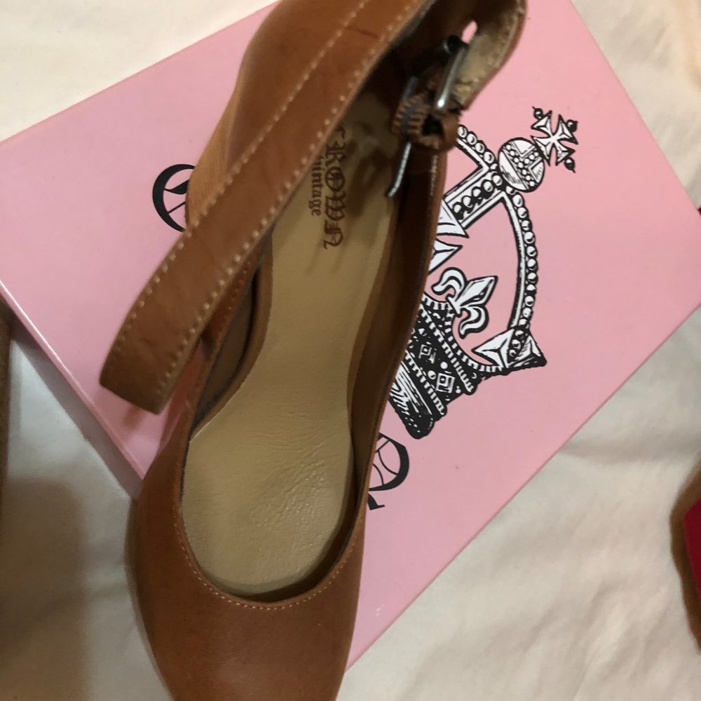 Crown Vintage Tan Leather Heels - Picture 4 of 4